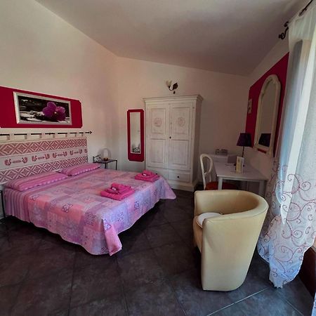 Locazioni Brevi La Rosaviola Guest Rooms Teulada Exterior photo